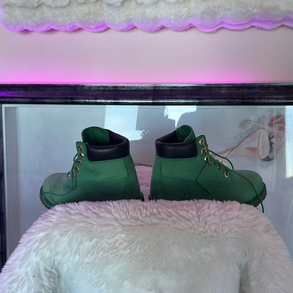 Timberland green genuine leather collectable special addition boots men or women